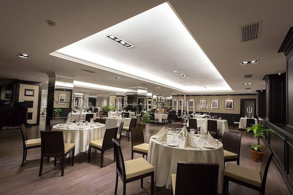Ramada Iasi City Center Eksteriør bilde
