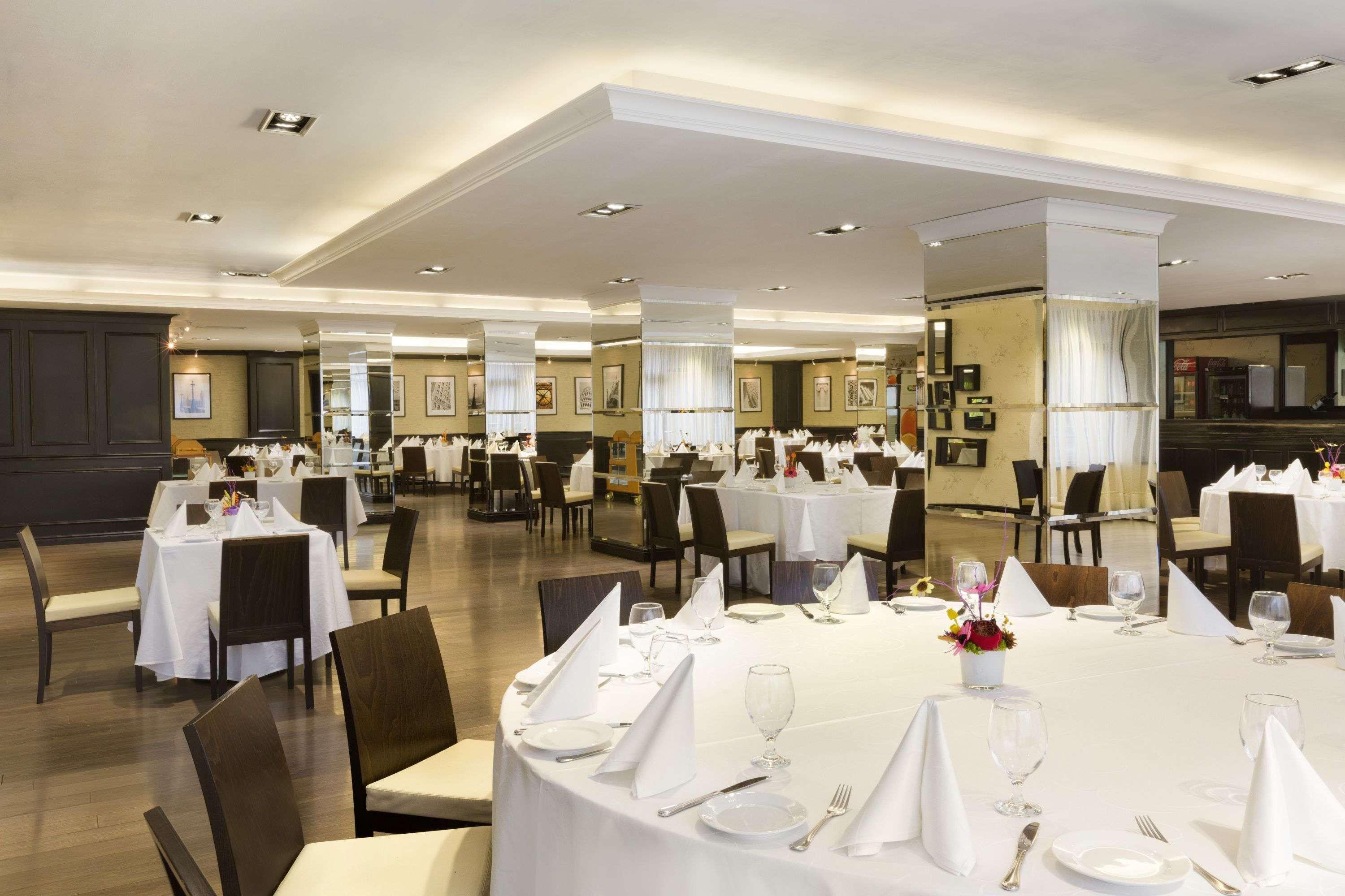 Ramada Iasi City Center Eksteriør bilde