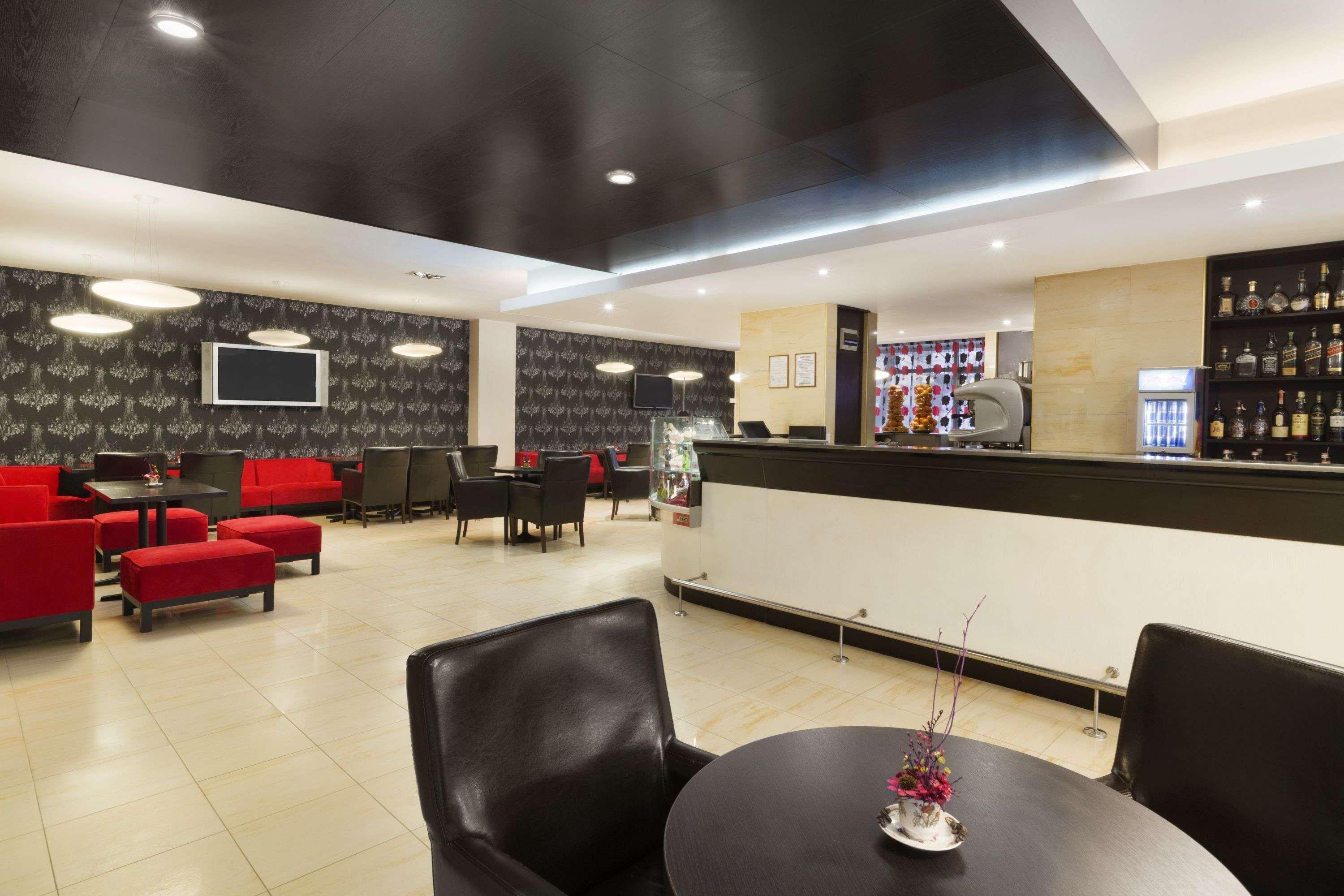 Ramada Iasi City Center Eksteriør bilde