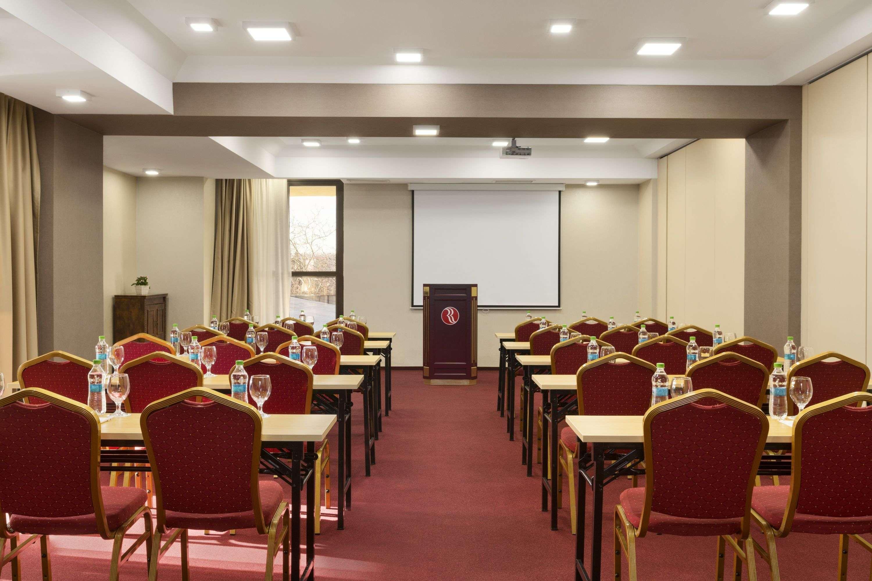 Ramada Iasi City Center Eksteriør bilde