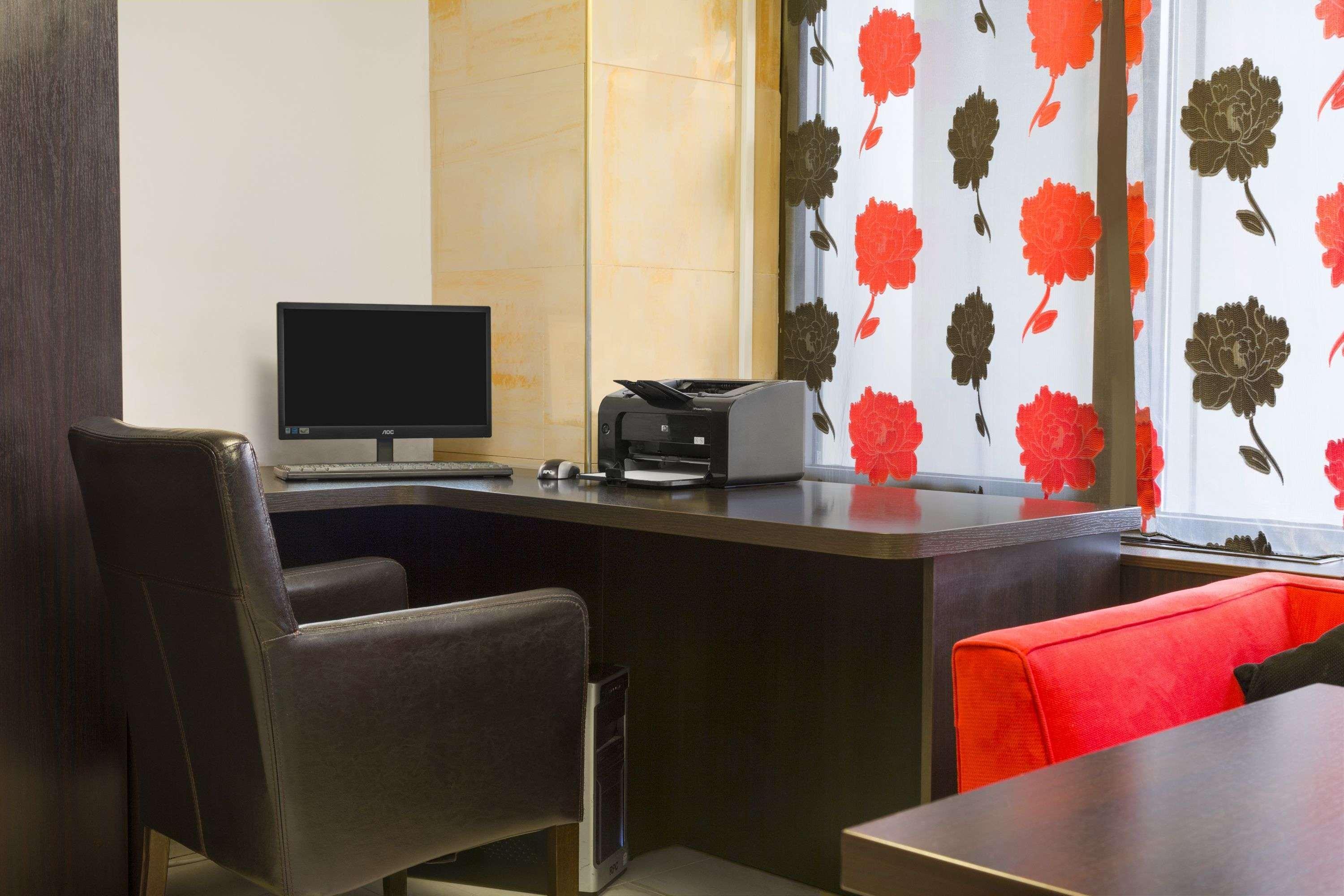 Ramada Iasi City Center Eksteriør bilde