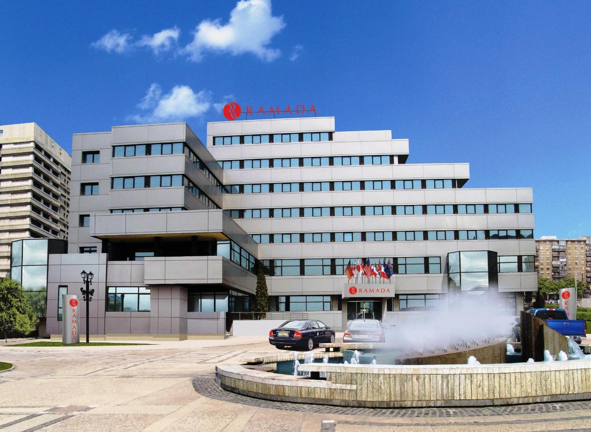 Ramada Iasi City Center Eksteriør bilde